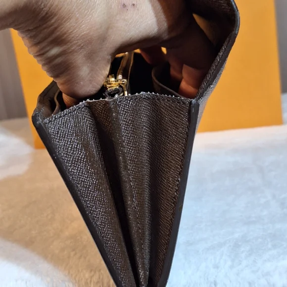 LV Besace Clutch Rosebery - Picture 13 of 16